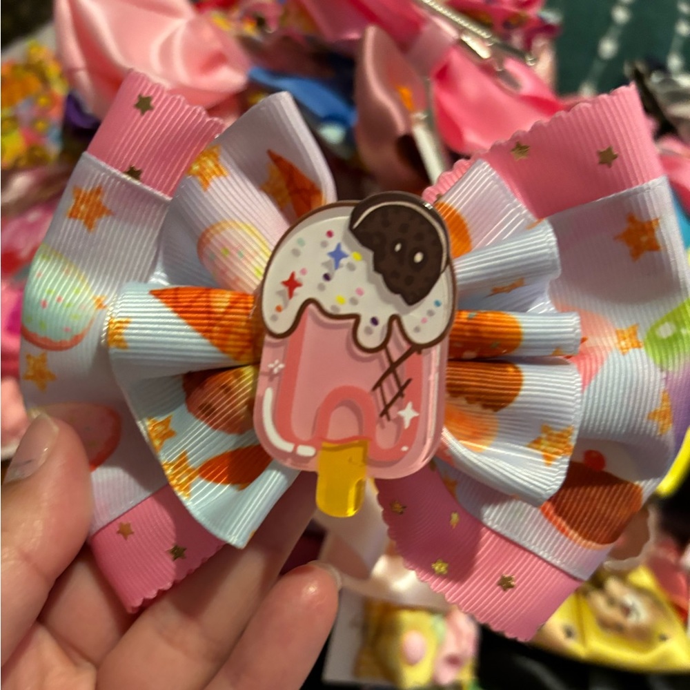 Ice cream bow